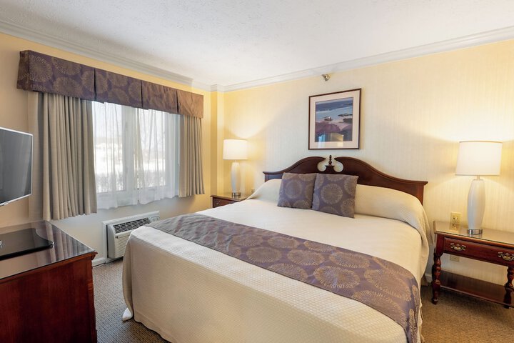 Room 14 of 176