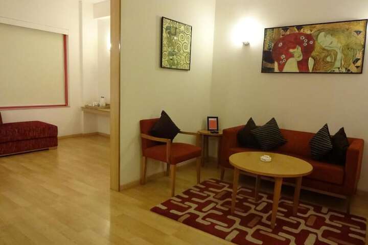 Room 16 of 34