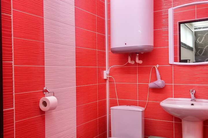 Room 8 of 9