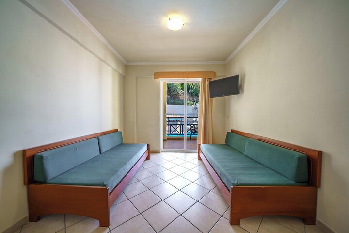 Room 102 of 179