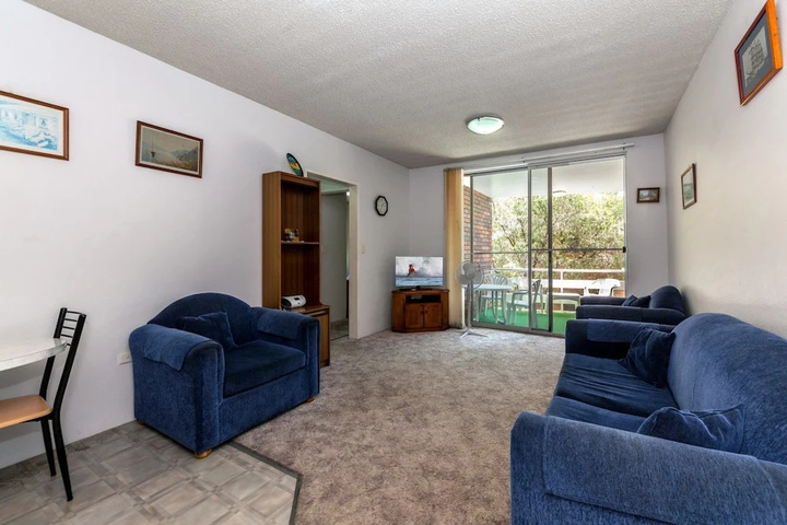 Room 4 of 13