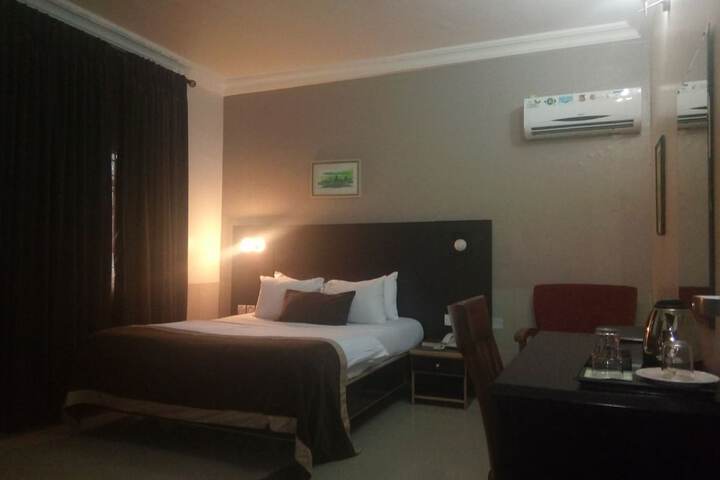 Room 13 of 29
