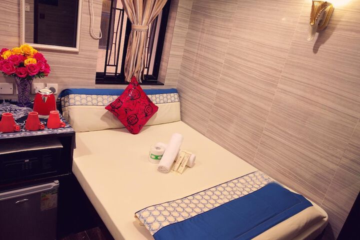 Room 13 of 37