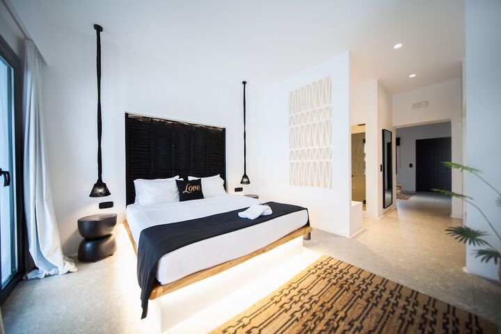 Room 8 of 48