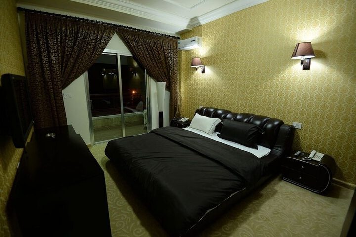 Room 13 of 17
