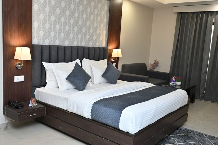 Room 4 of 28