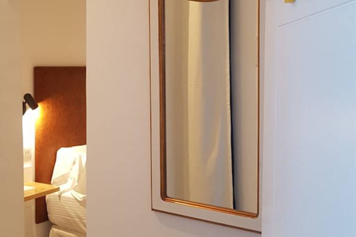 Room 28 of 81