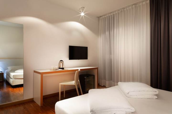 Room 4 of 99