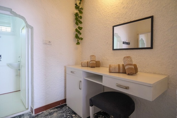 Room 26 of 60