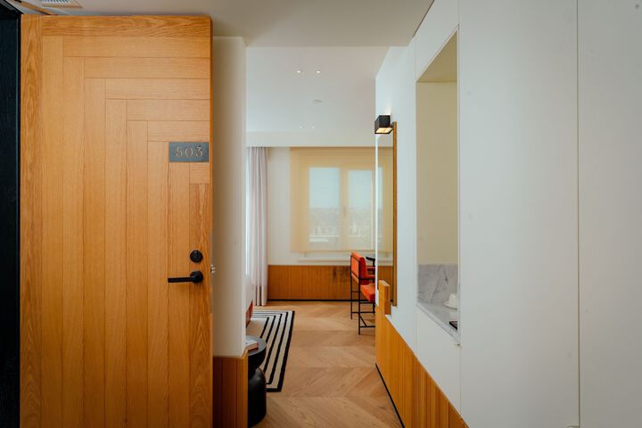 Room 11 of 113