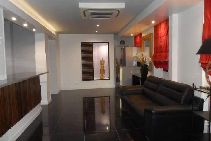 Room 33 of 49