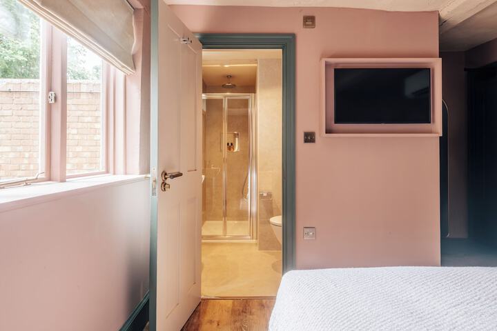 Room 5 of 160