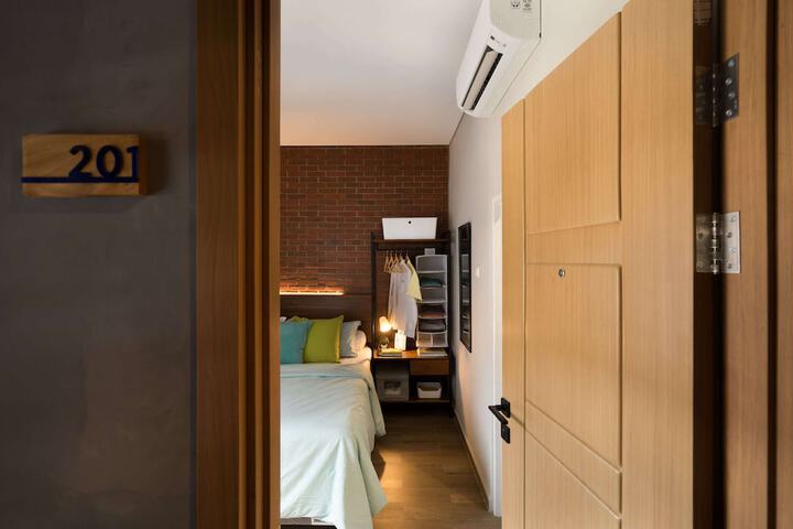 Room 6 of 21