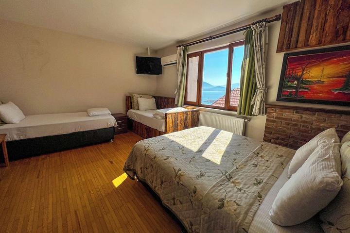 Room 25 of 81