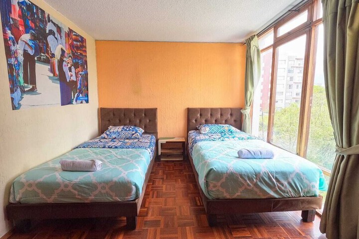 Room 13 of 33