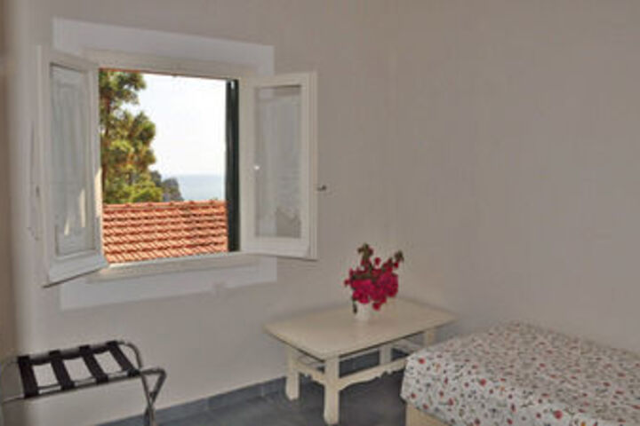 Room 25 of 65