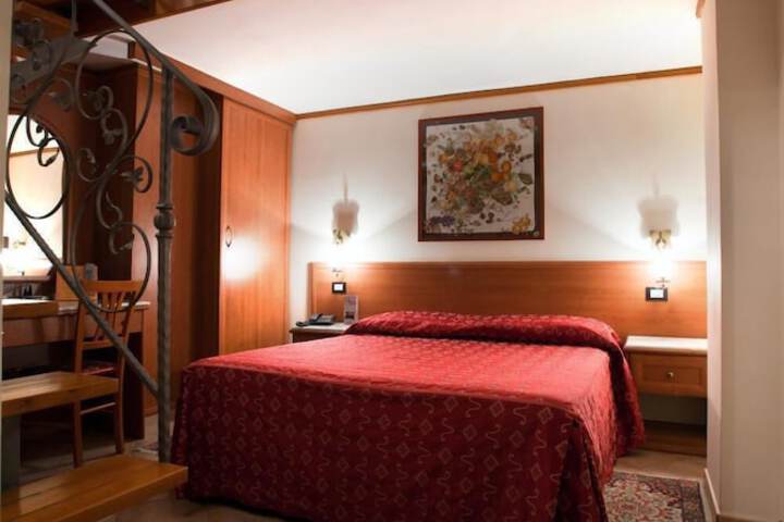 Room 4 of 27