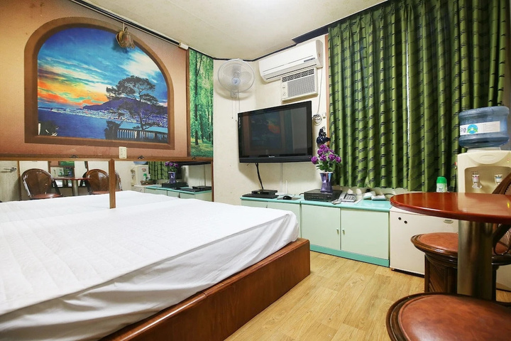 Room 20 of 20