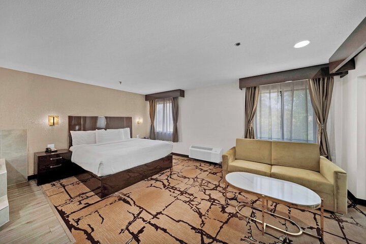 Room 16 of 37