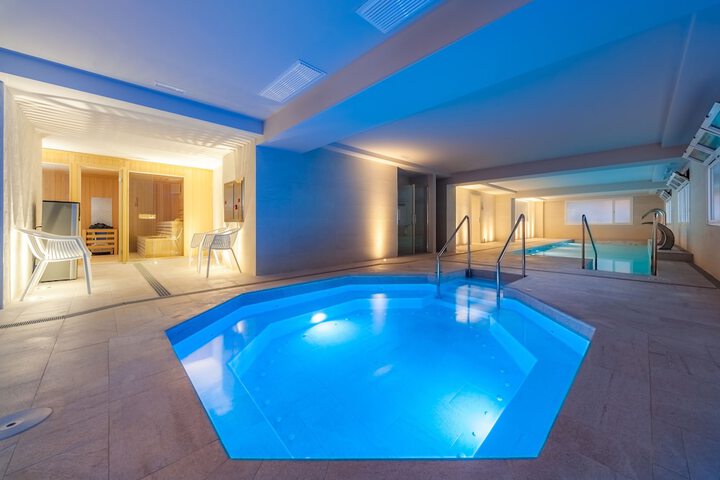 Pool 70 of 187
