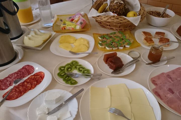 Dining 9 of 12