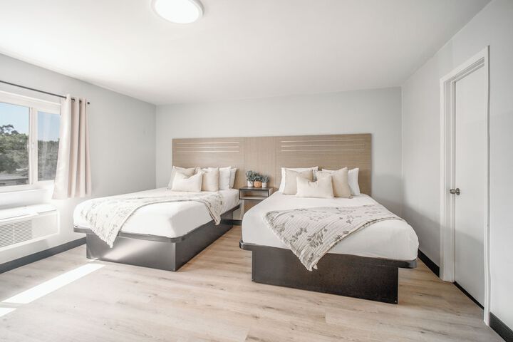 Room 4 of 16