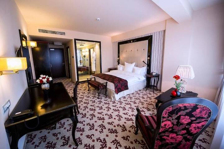 Room 28 of 62