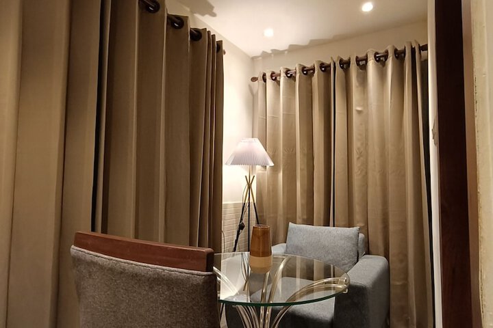 Room 13 of 28