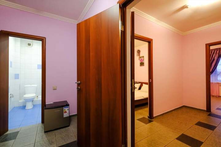 Room 17 of 27