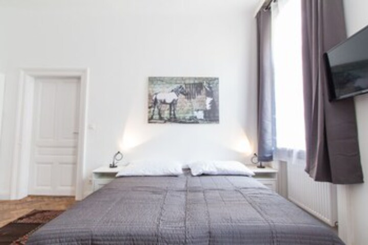 Room 68 of 91