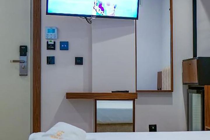 Room 3 of 72