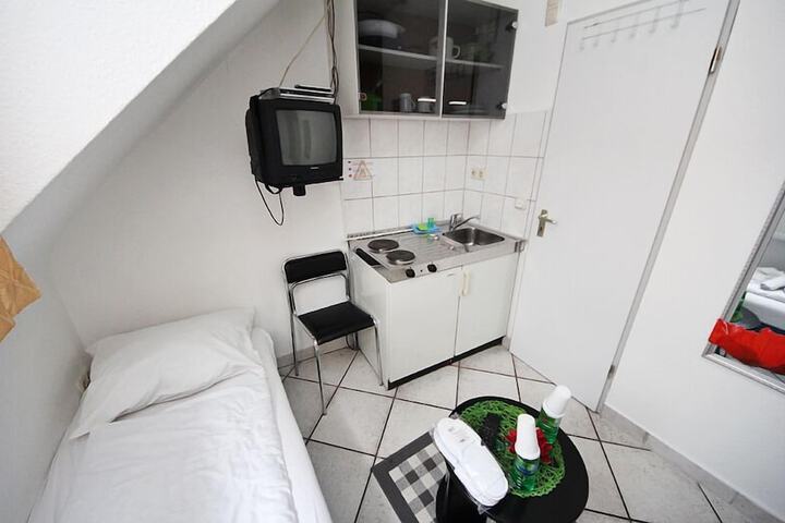Room 17 of 52