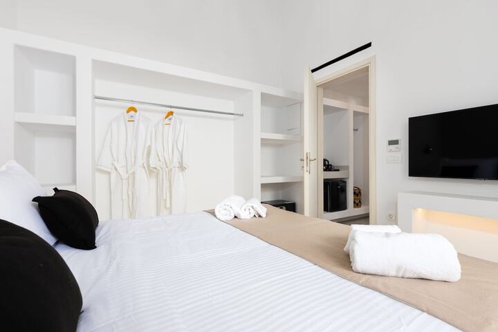 Room 4 of 61