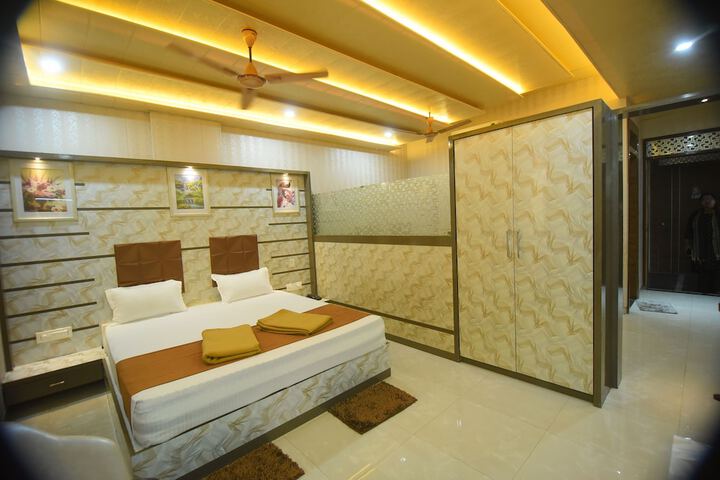 Room 8 of 28