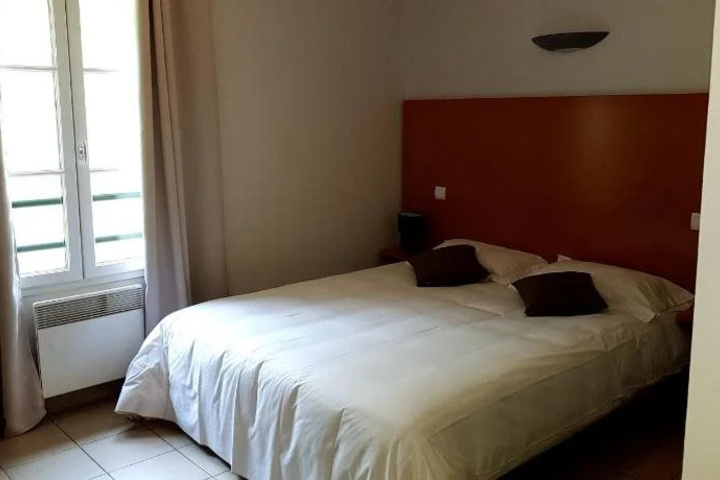 Room 6 of 11