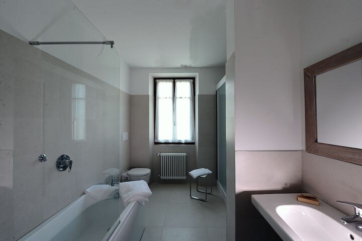 Room 32 of 42