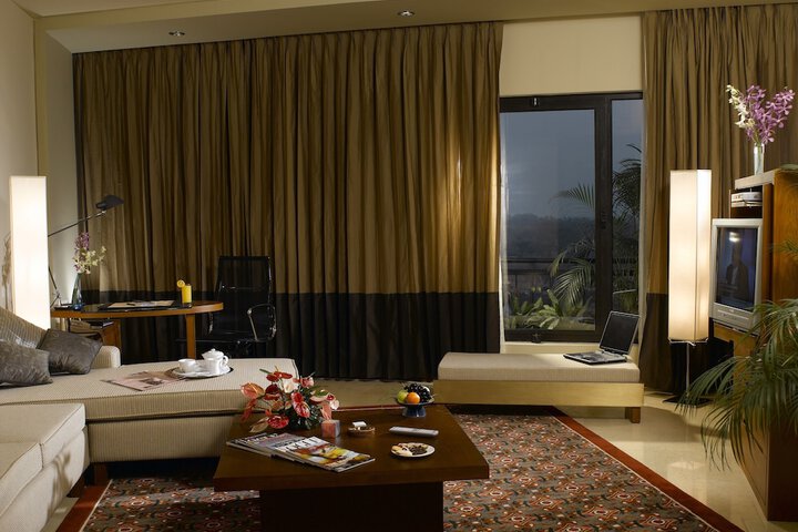 Room 6 of 86