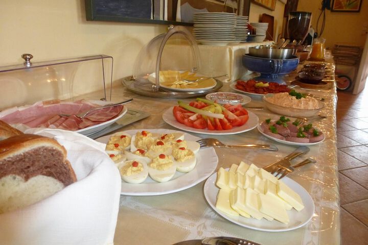 Dining 73 of 96