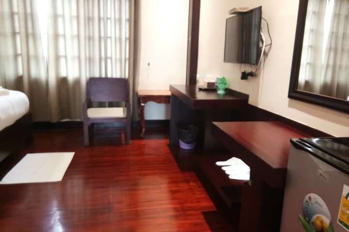 Room 6 of 28
