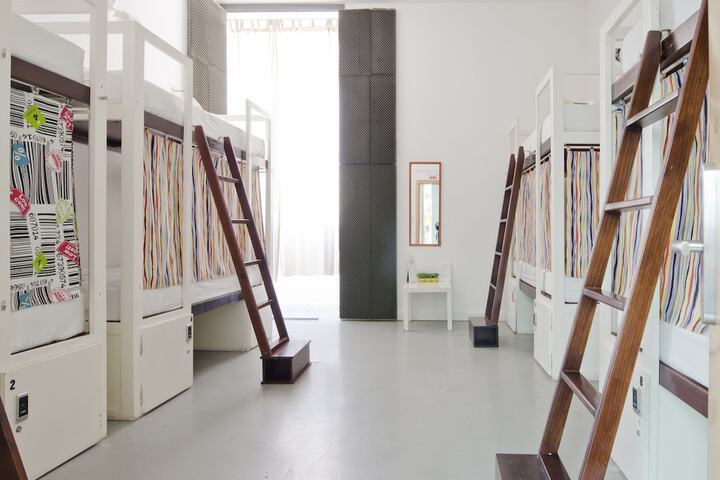 Room 12 of 71
