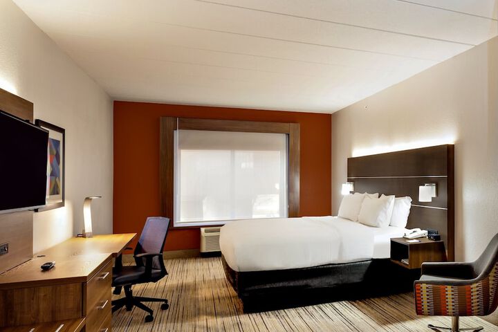 Room 15 of 38