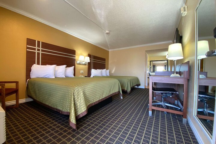 2 Queen Beds (6 of 18)