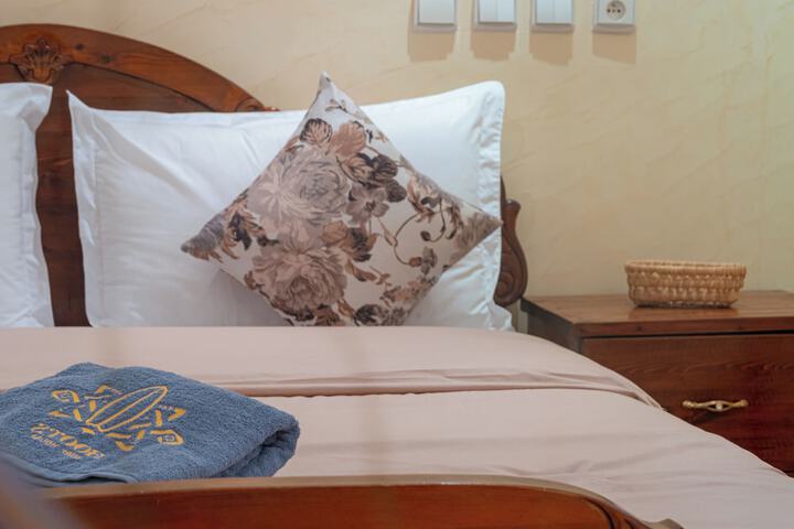 Room 3 of 79