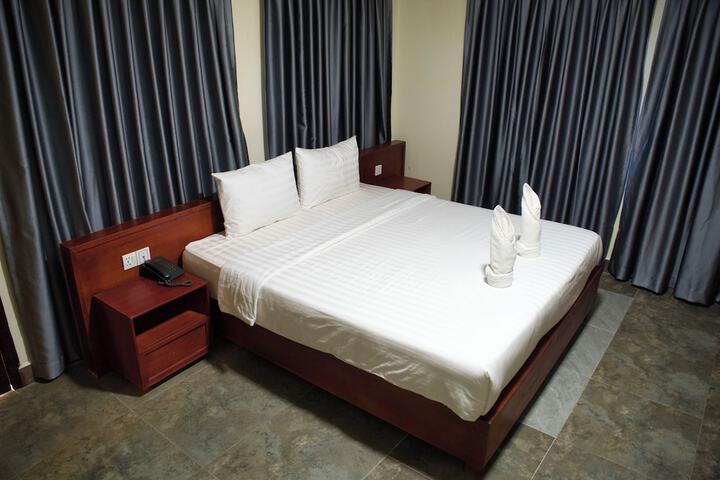 Room 4 of 43