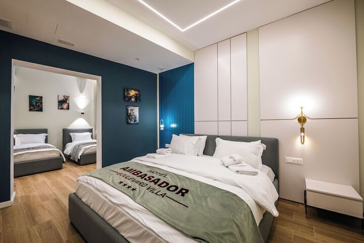 Room 38 of 120