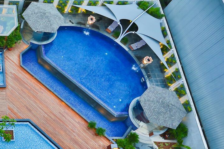 Pools & Facilities