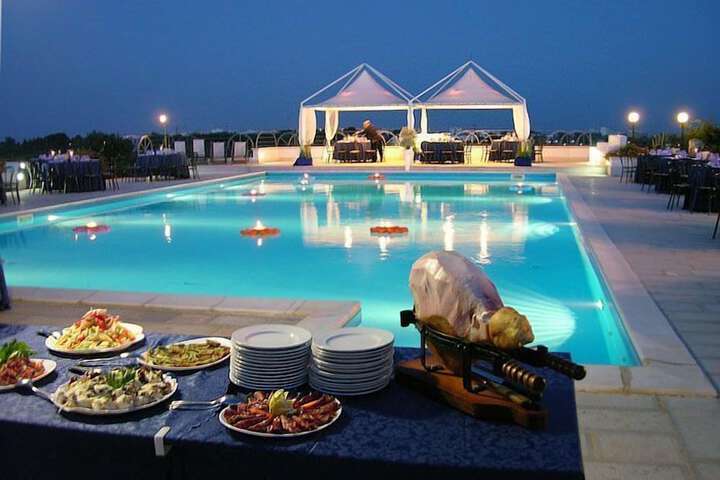 Hotel with Pool
