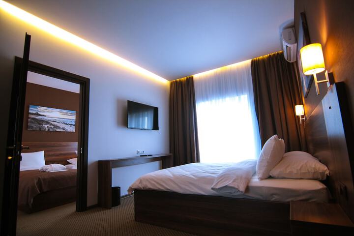 Room 6 of 35