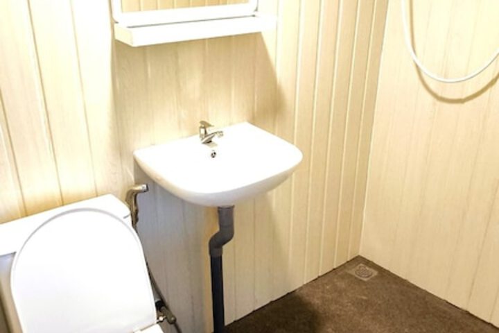 Room 32 of 59