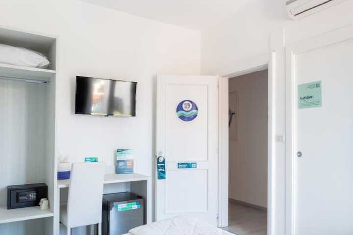 Room 26 of 49